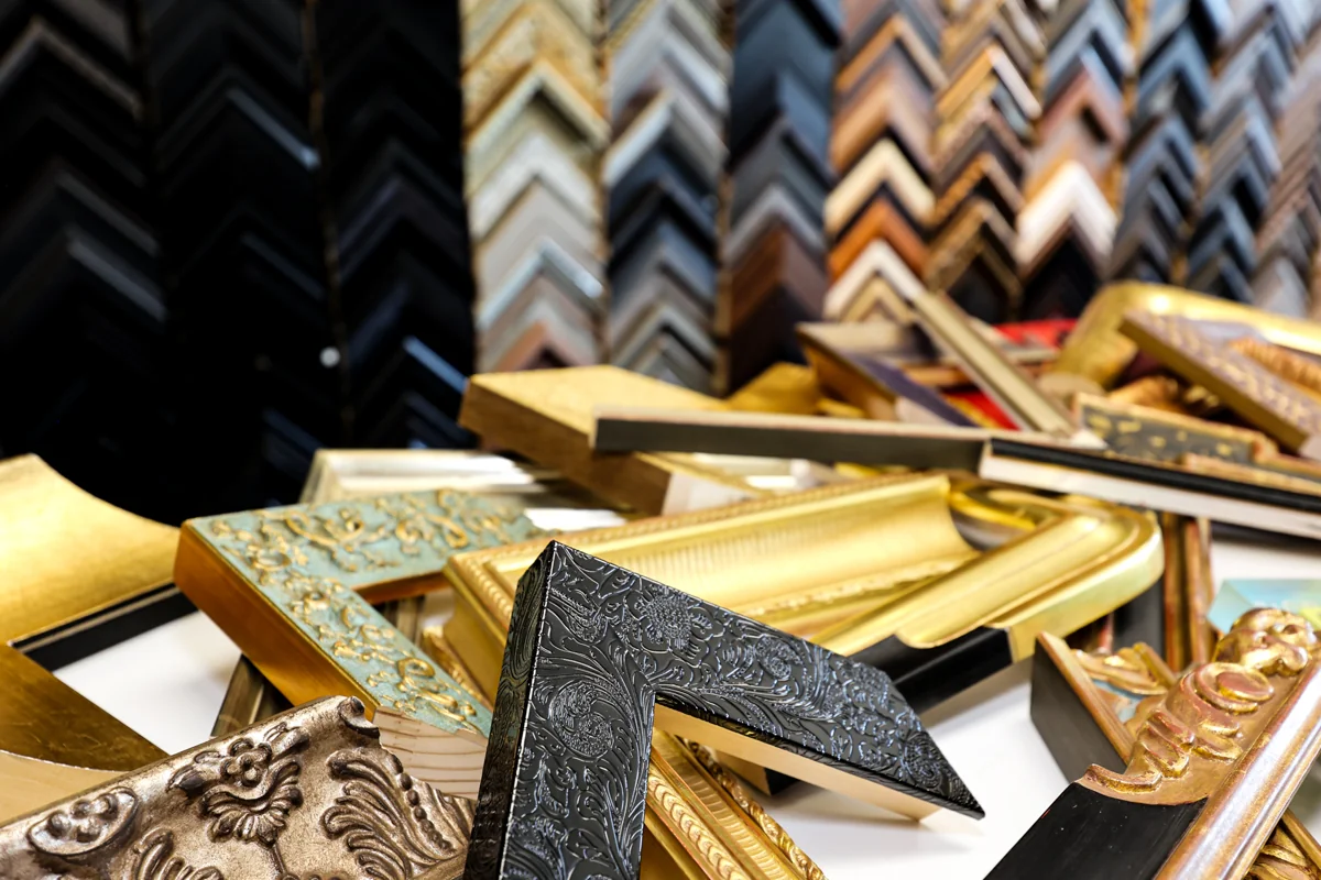 Designer consultation room with extensive custom frame moulding samples